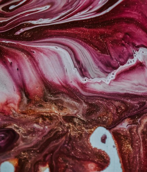 Glossy candy pink hero photo with bubble frame